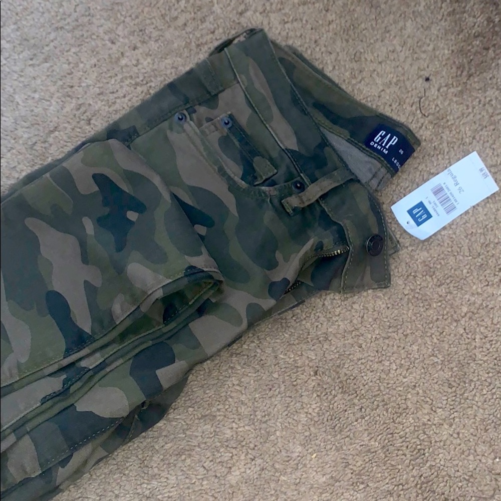 NWT Gap camo pants